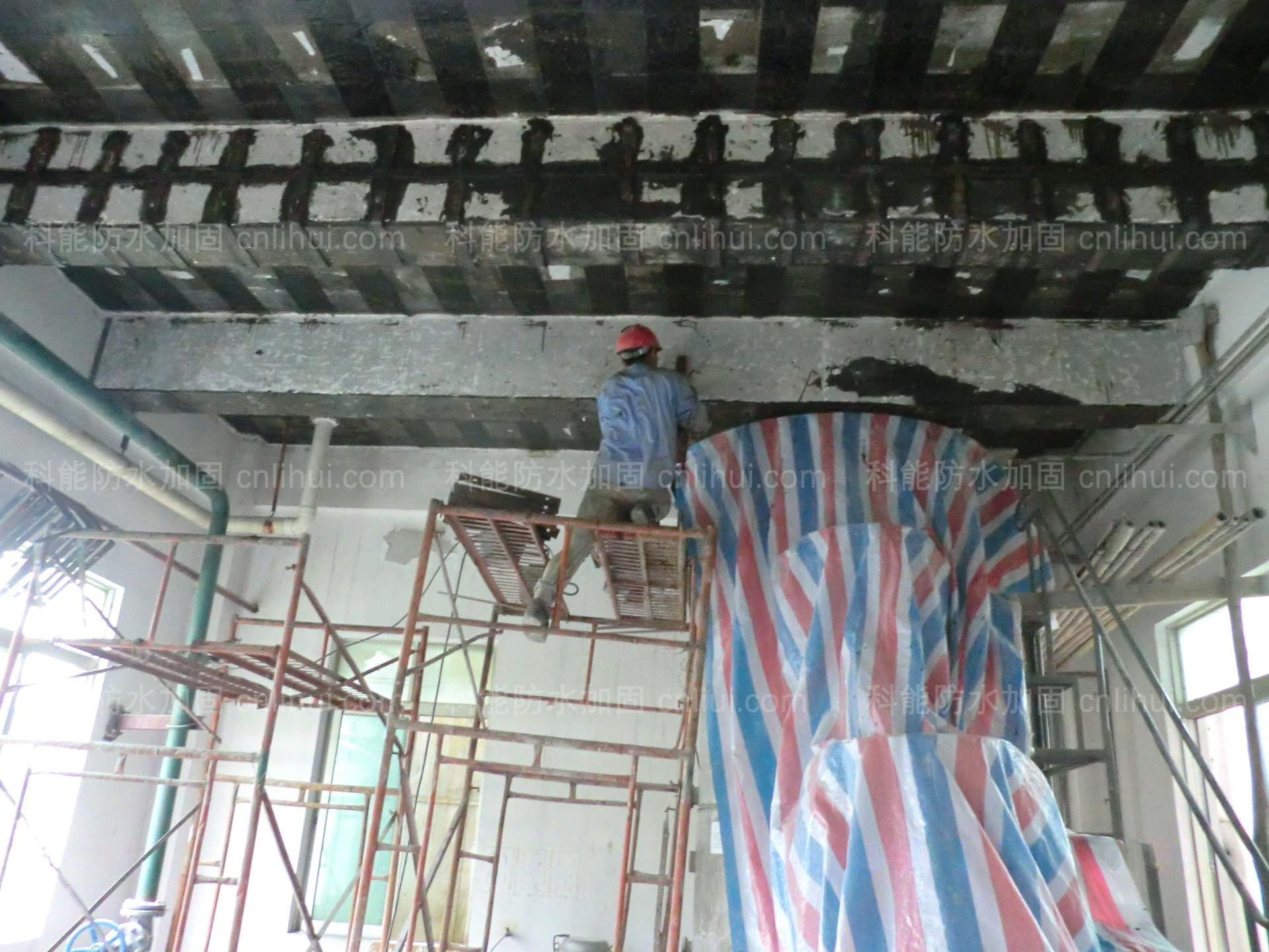 江门梁粘钢加固和楼板碳纤维加固施工